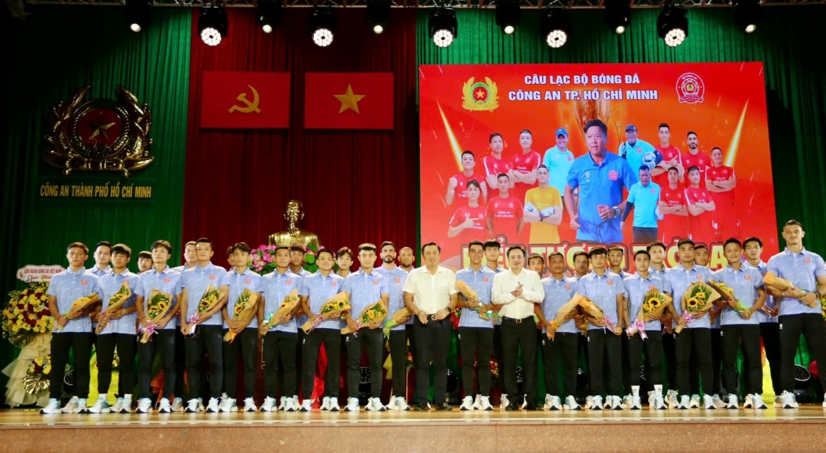CLB Công an TP.HCM ra mắt, đặt mục tiêu top trên bảng xếp hạng
