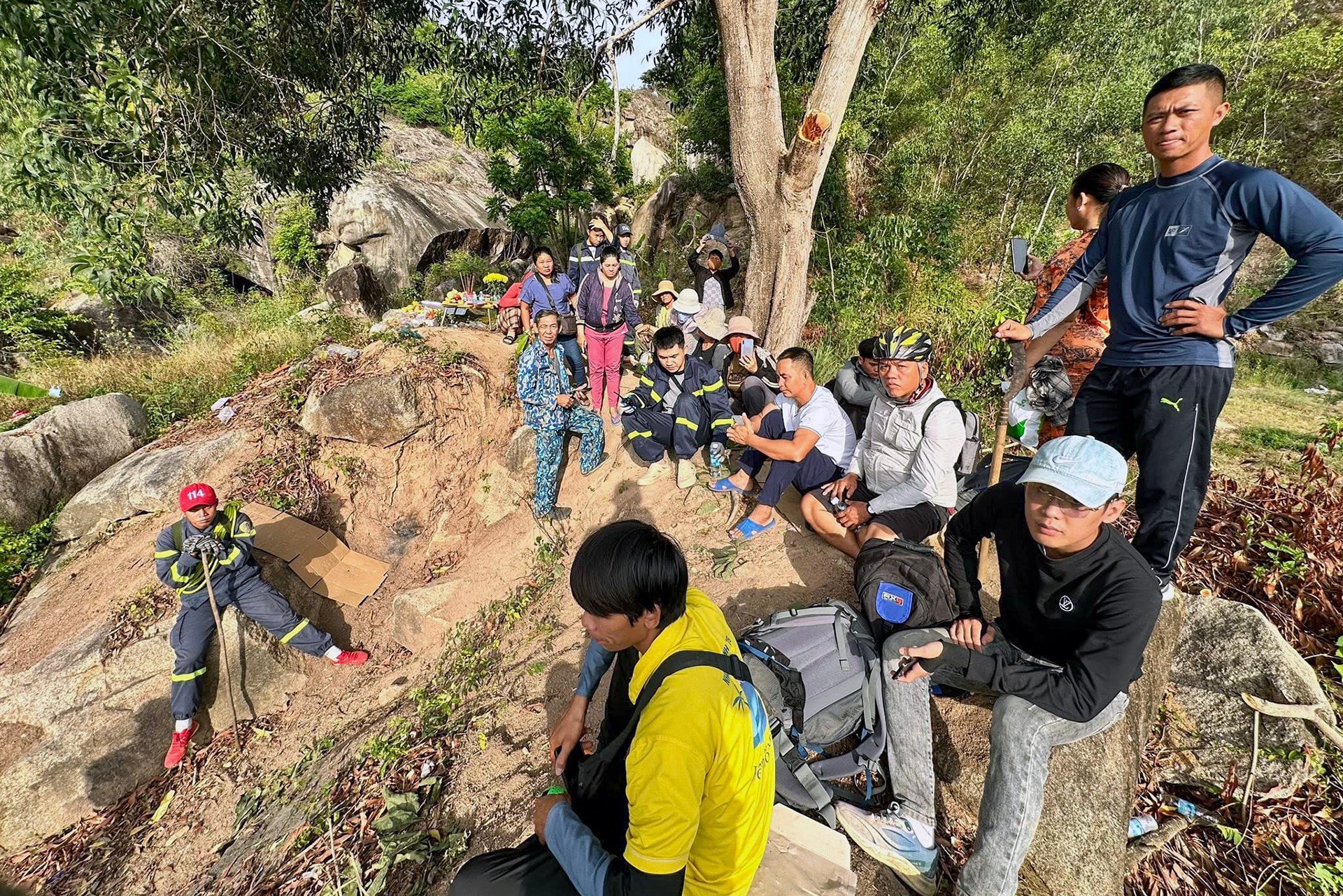 Người đàn ông mất tích 6 ngày, thi thể được tìm thấy ở núi Hoàng Ngưu Sơn Người đàn ông mất tích 6 ngày, thi thể được tìm thấy ở núi Hoàng Ngưu Sơn