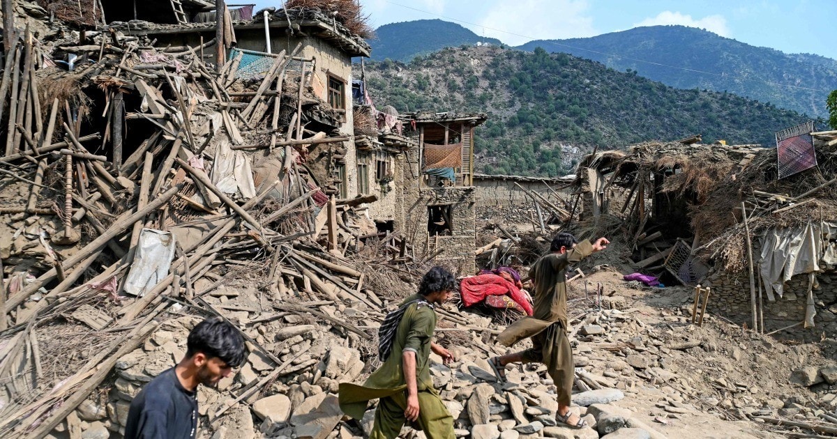 Động đất chồng động đất, Afghanistan chạy đua cứu người