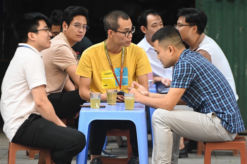 Trà đá vỉa hè Hà Nội đồng loạt tăng giá, vẫn ‘vô địch’ trên bàn đồ uống Trà đá vỉa hè Hà Nội đồng loạt tăng giá, vẫn ‘vô địch’ trên bàn đồ uống