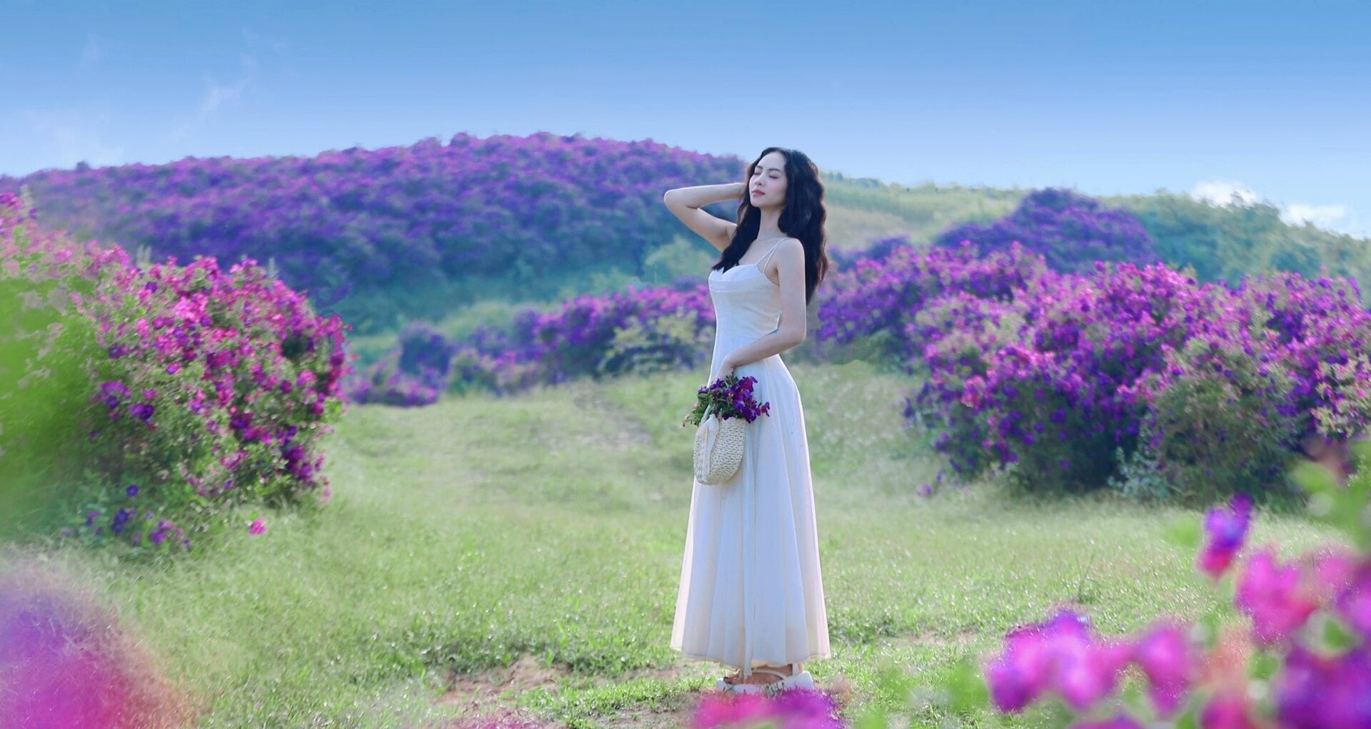 Ngọn đồi nhuộm sắc tím, mây bồng bềnh, khách Hà Nội ‘nhìn ảnh là muốn đi ngay’