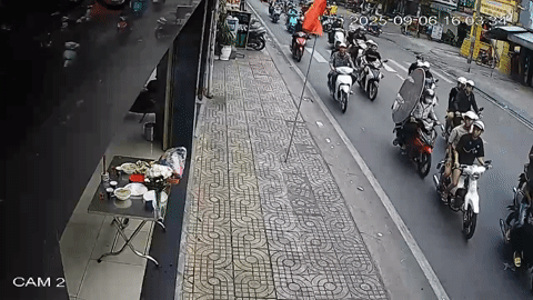 Bắt khẩn cấp ba nam thanh niên 17-18 tuổi chuyên giật bàn bày đồ cúng ở TPHCM