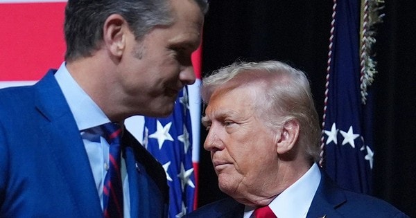 Tổng thống Donald Trump nói gì trước hơn 800 tướng lĩnh Mỹ?