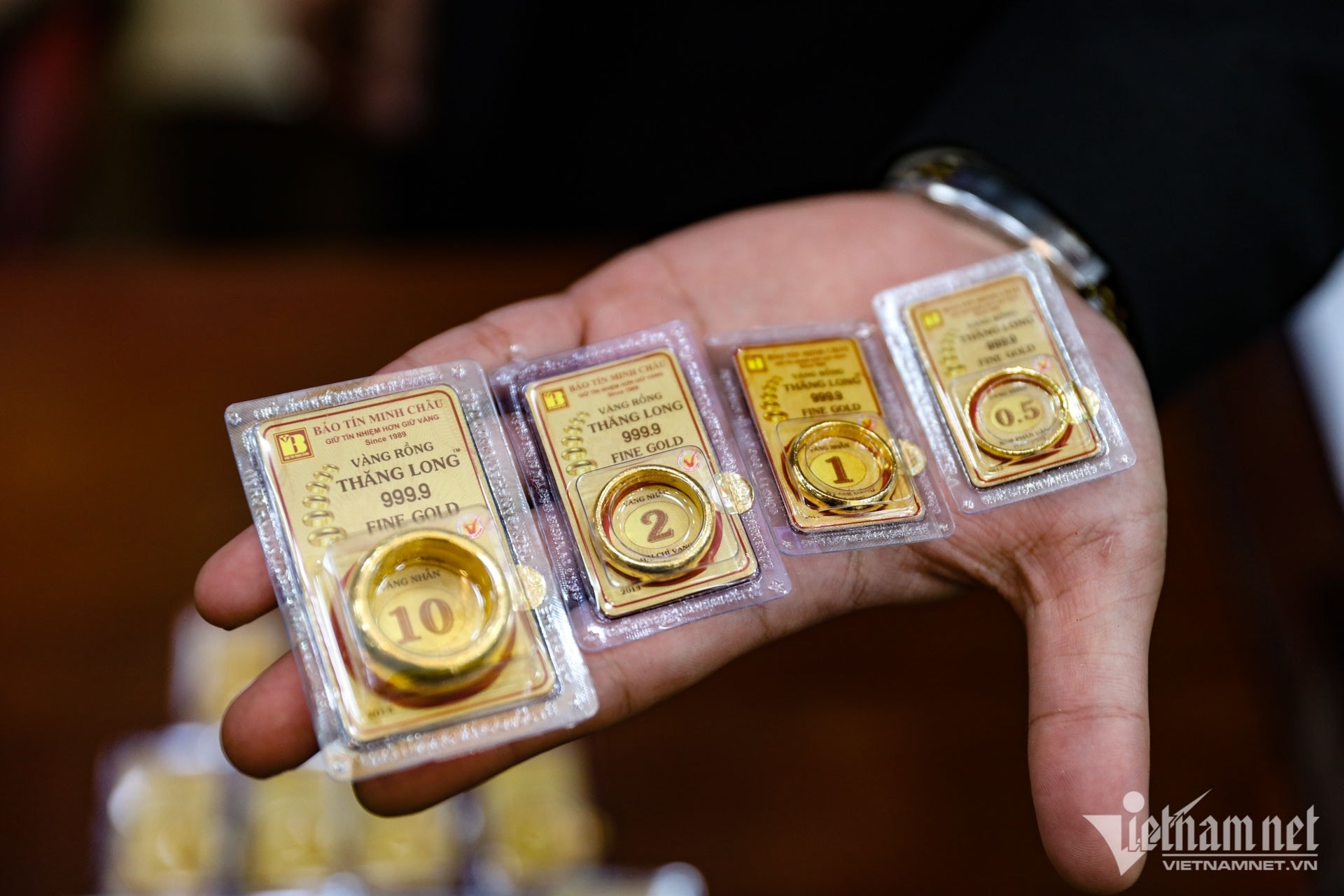 2025년 10월 3일 현재 금 가격은 미국 정부 셧다운의 영향을 크게 받고 있습니다.