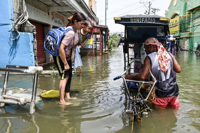 China urgently evacuates 150,000 people before Typhoon Matmo makes landfall