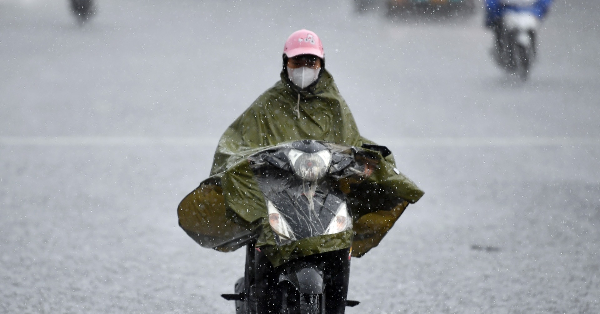 Dự báo thời tiết 12/10/2025: Hà Nội có nắng, khả năng bất ngờ mưa to cục bộ