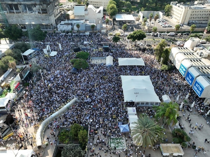 Israel trả tự do cho gần 2.000 tù nhân Palestine