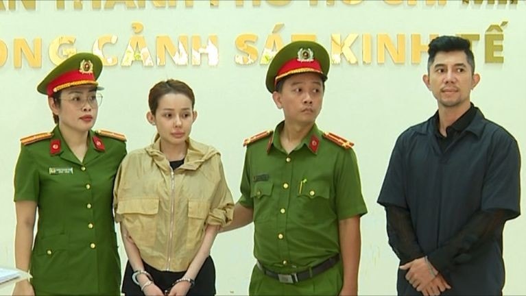 Công an triệu tập mẹ ruột, làm rõ vai trò bố ruột của Ngân 98