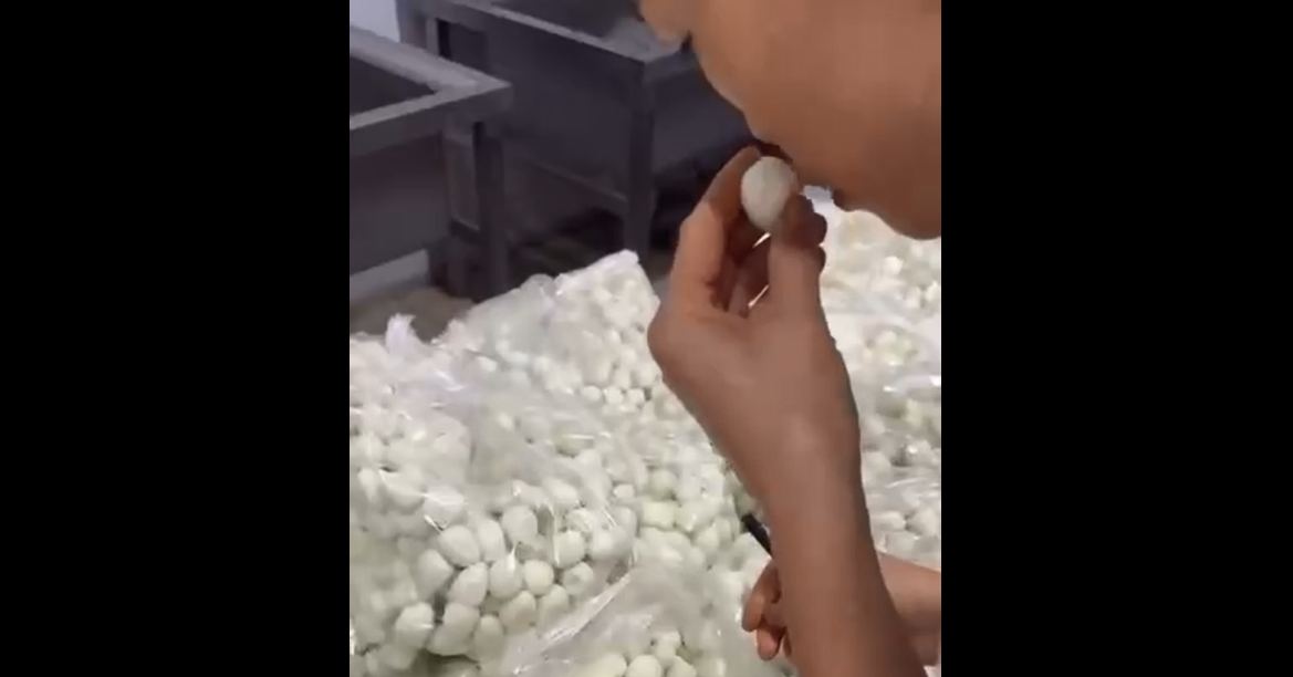 Phó Chủ tịch Hà Nội chỉ đạo làm rõ vụ thực phẩm vào trường học ở Hà Nội có mùi