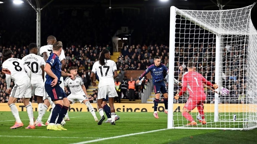 Thắng Fulham, Arsenal tiếp tục dẫn đầu bảng xếp hạng