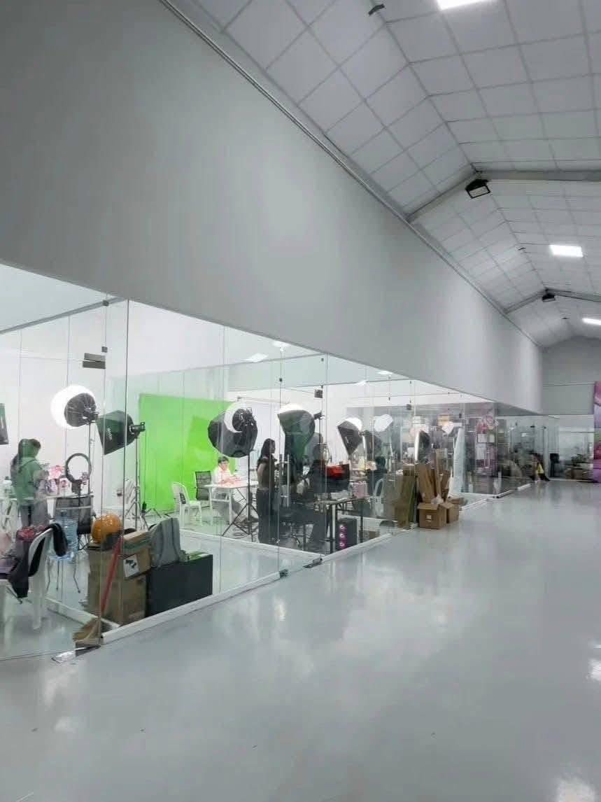 Phạm Thoại phải bán tháo tài sản vì làm ăn thua lỗ diện mạo gầy rộc ai cũng sốc