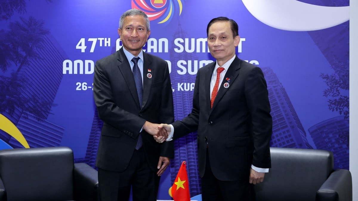 Bộ trưởng Ngoại giao Lê Hoài Trung gặp Bộ trưởng Ngoại giao Singapore