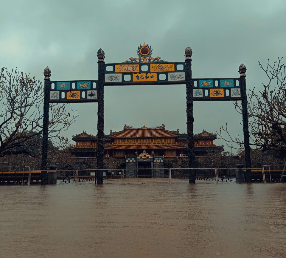 フエは大洪水に見舞われ、多くの遺跡が水没している。