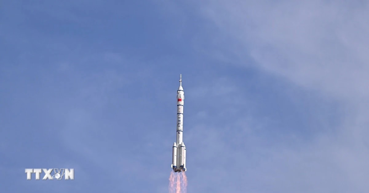 Trung Quốc phóng thành công tàu vũ trụ có người lái Thần Châu-21