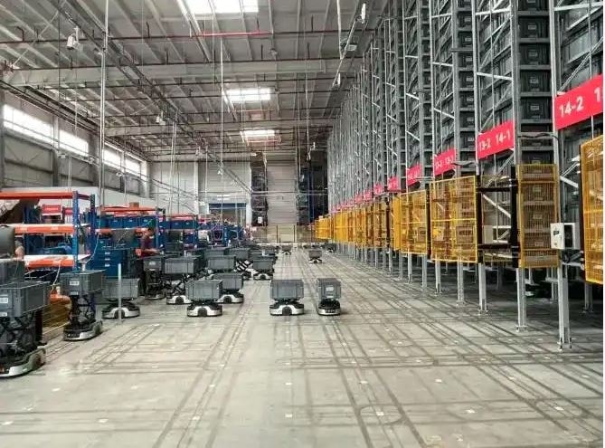 Trung Quốc xây siêu nhà máy robot hậu cần thông minh đầu tiên trên thế giới
