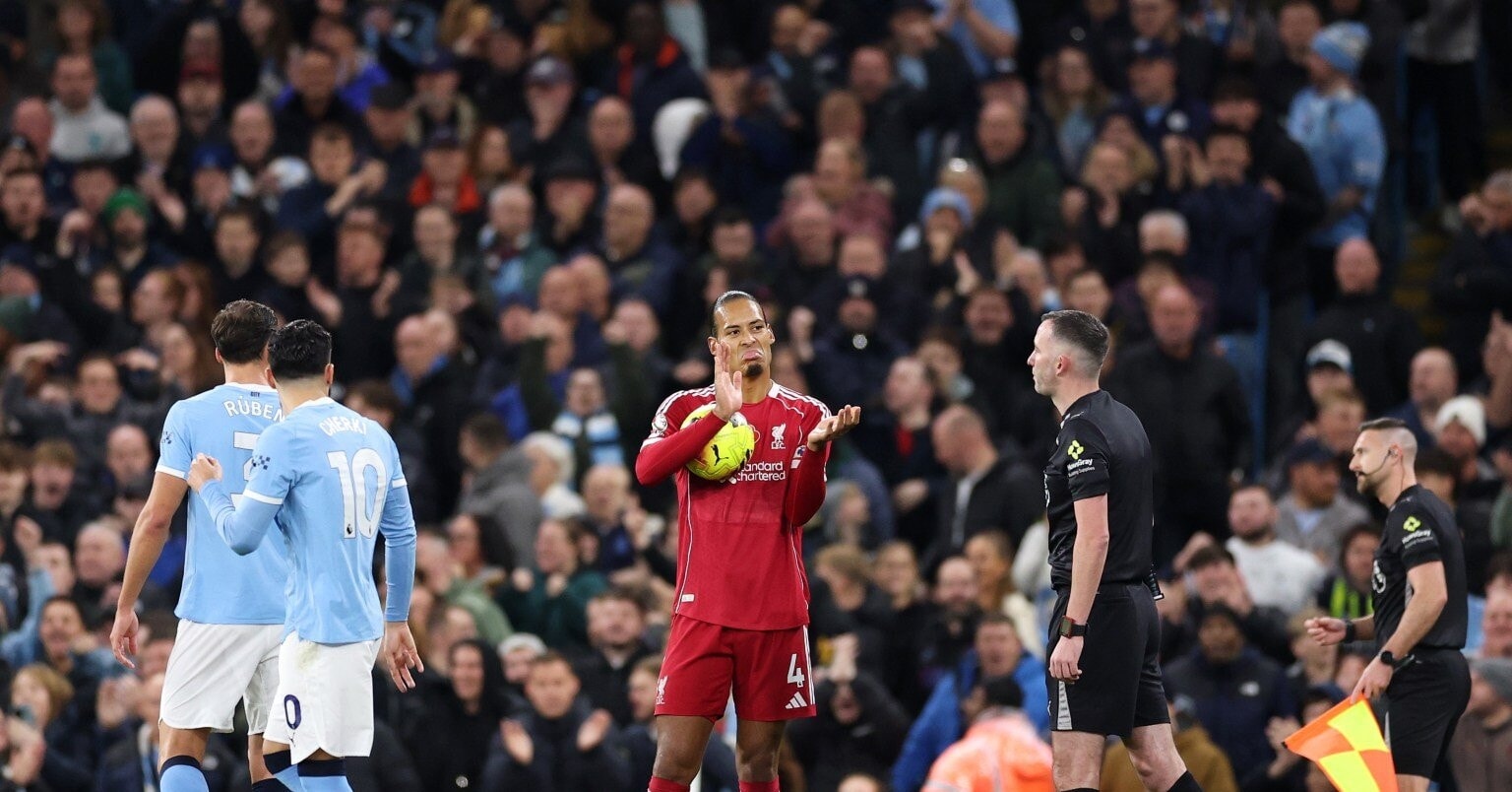 HLV Liverpool công kích trọng tài sau thảm bại Man City