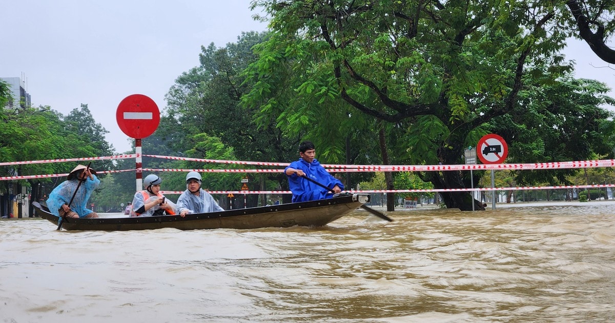 Mưa đặc biệt to sắp trút xuống Huế, sóng biển cao 4 m