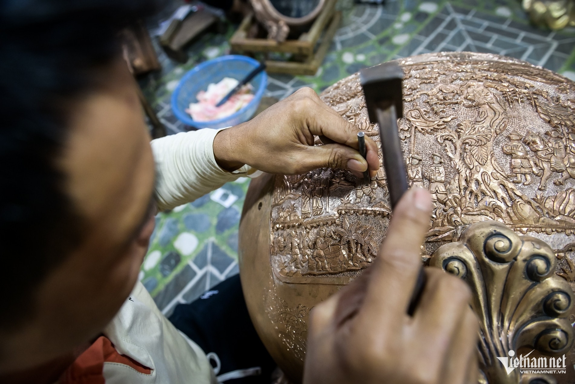 ニンビンのブロンズ鋳造職人が、生き生きとした肖像像を作る秘密を明かす。