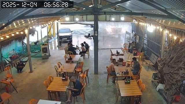 Quên trả tiền bữa sáng, nhóm cứu trợ xúc động trước tấm lòng chủ quán Quảng Trị