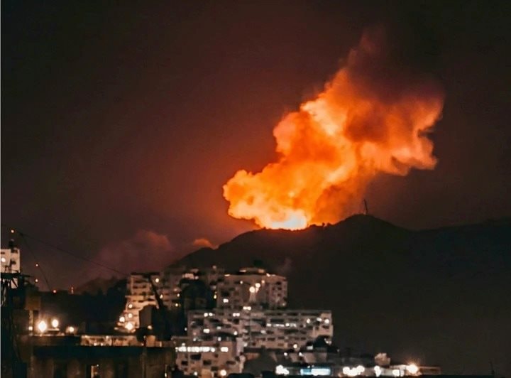 Cập nhật: Video loạt vụ nổ rung chuyển thủ đô Venezuela, Tổng thống Maduro ban bố tình trạng khẩn cấp quốc gia