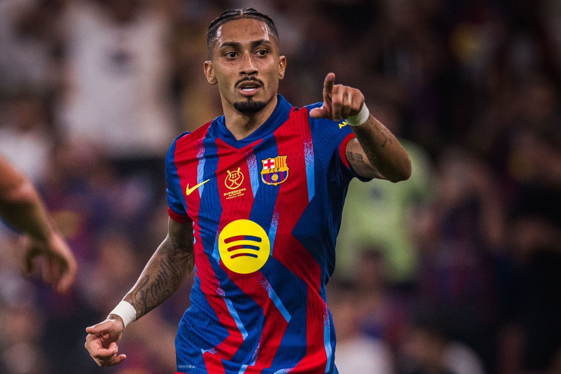 バルサがスーパーカップでビルバオを5-0で破る：ラフィーニャとサンバ