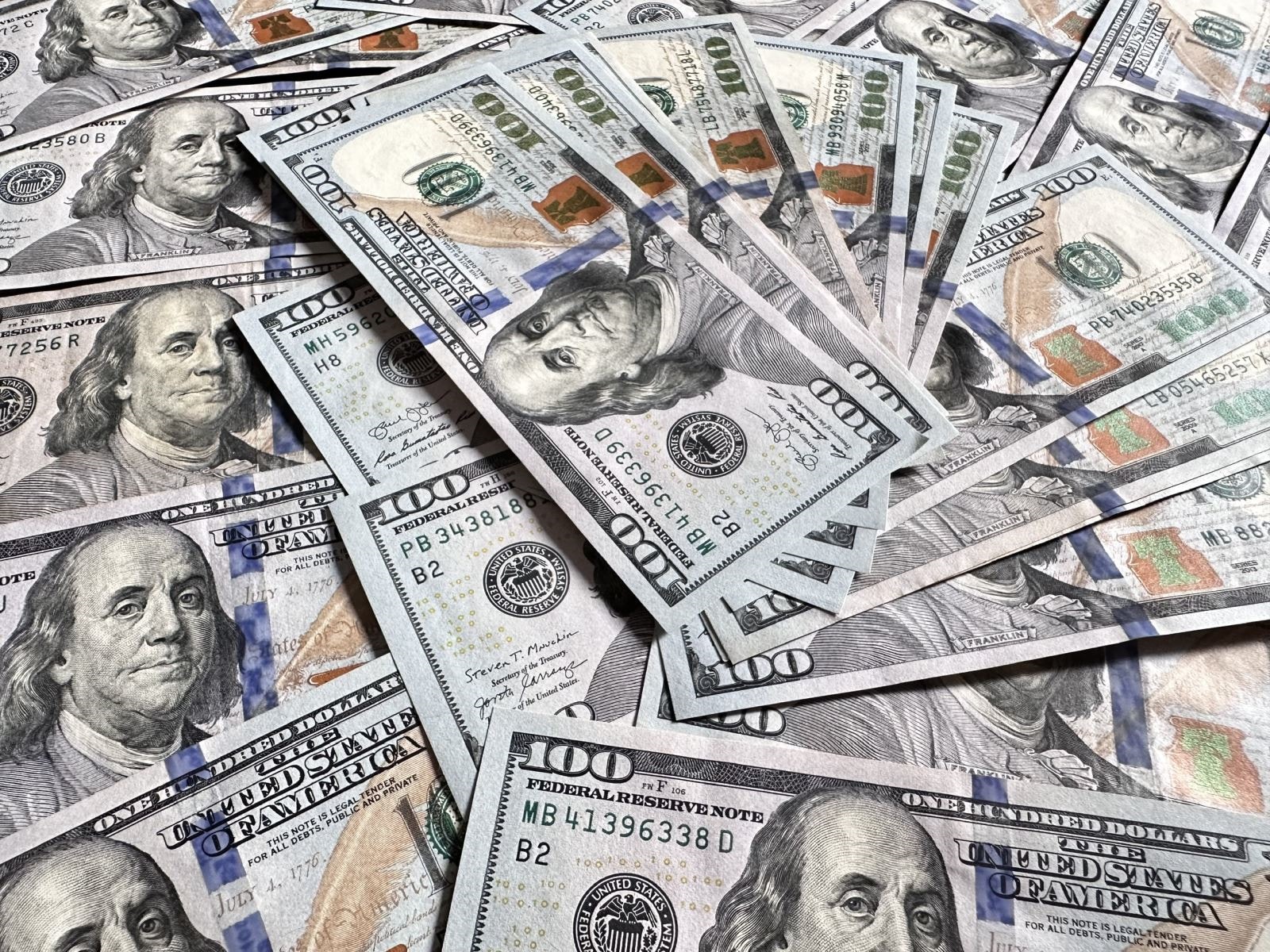 本日の米ドル為替レート（1月13日）：米国司法省がパウエルFRB議長を召喚したため、米ドルは下落。