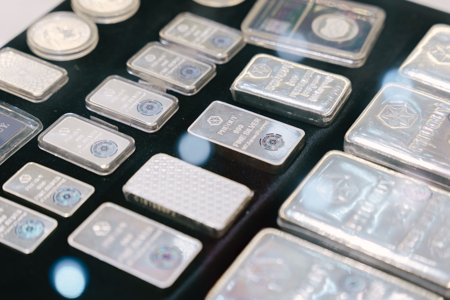 本日2026年1月17日の銀価格は、銀地金価格が高値を維持した一方、変動が見られました。