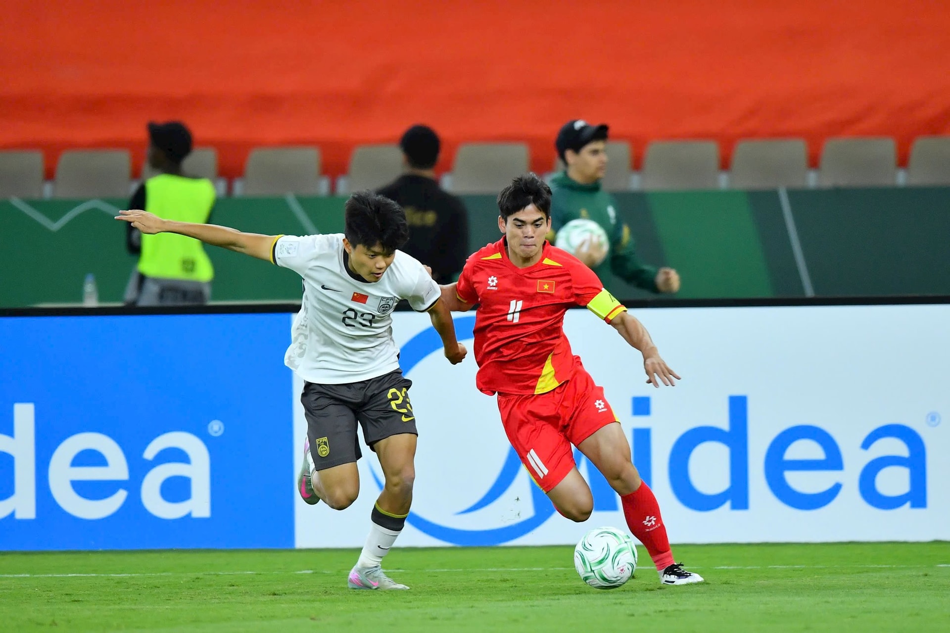 ビル・ゲイツ、イーロン・マスク、マーク・ザッカーバーグが非公開の会合に出席した。