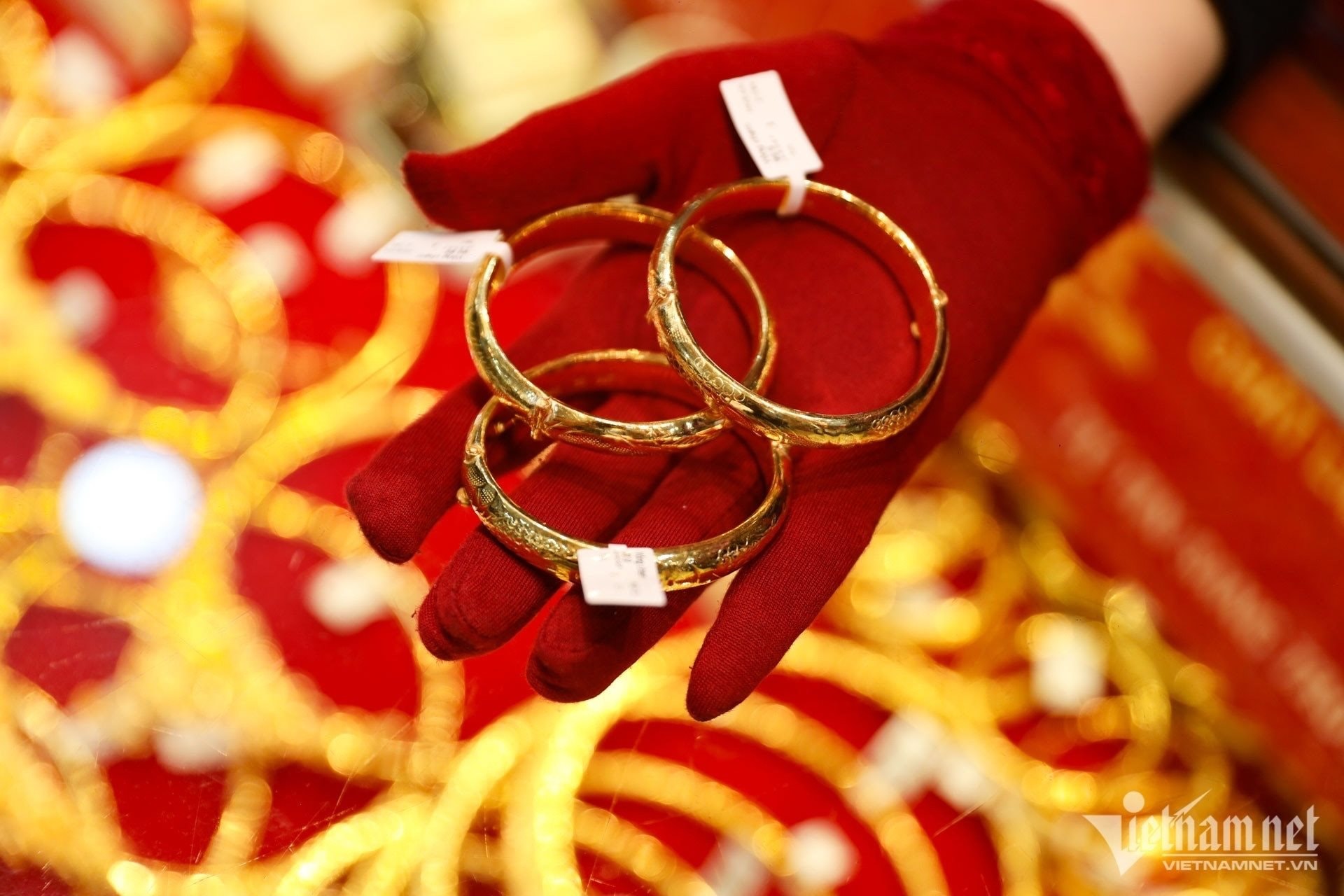 Giá vàng rơi tự do hơn 11 triệu đồng/lượng từ đỉnh, điều gì chờ đợi phía trước?