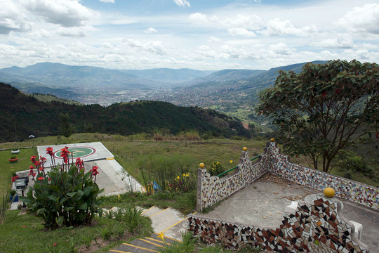 Nhà tù sang trọng của trùm ma túy khét tiếng Colombia