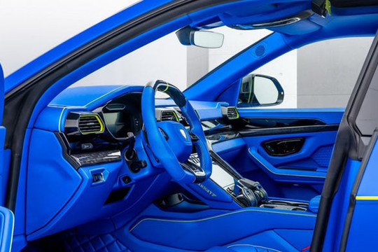Độc đáo Lamborghini Urus được “sơn” màu xanh từ trong ra ngoài