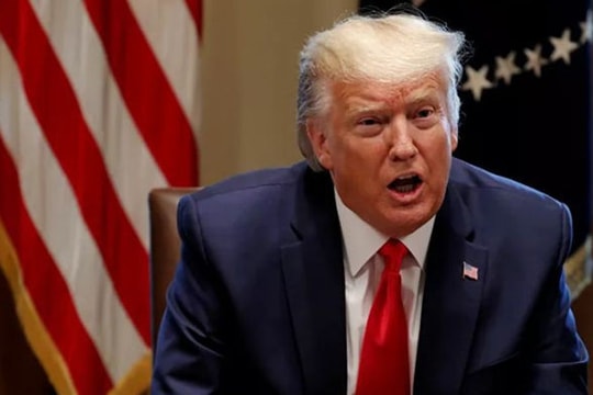 Tổng thống Trump ký phê chuẩn gói hỗ trợ kinh tế ứng phó Covid-19