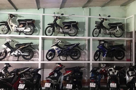 Xe máy biển siêu đẹp: Trưng bày lên kệ, thi thoảng lau chùi, nổ máy