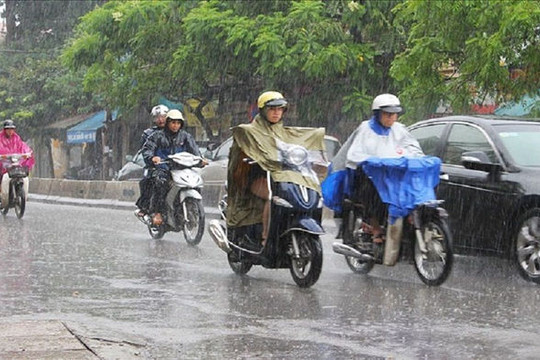 Cách phanh xe máy tránh trơn trượt khi trời mưa