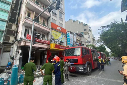 Nổ lớn tại 1 nhà hàng trên phố cổ Hà Nội khiến nhiều người bị thương