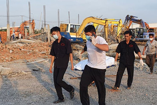 Sập công trình xây dựng ở Đồng Nai, 10 người chết, nhiều người bị vùi lấp
