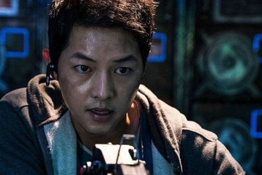 Phim mới của Song Joong Ki lận đận hoãn quay vì an toàn của diễn viên