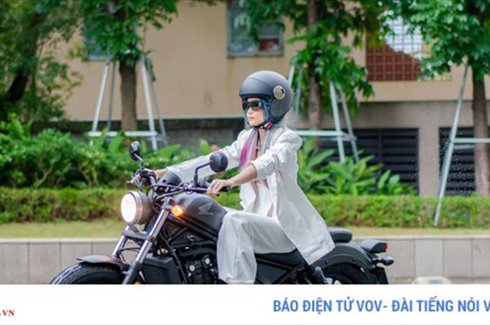Hoa hậu H’Hen Niê cực ngầu, lái xe mô tô phân khối lớn