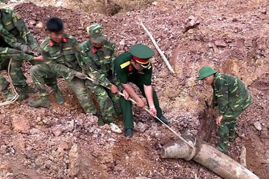Việt Nam-Hoa Kỳ cùng chung tay làm sạch bom mìn ở Quảng Trị