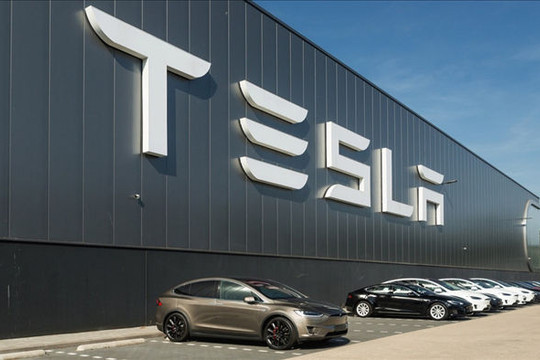 Giá cổ phiếu Tesla tăng chóng mặt