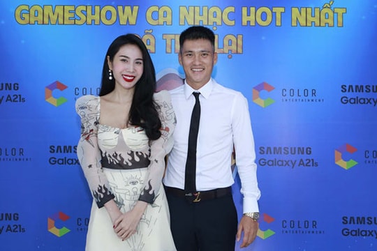 Thủy Tiên dọa cho Công Vinh “ngủ ngoài đường” tại “Giọng ải giọng ai”