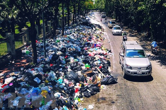 Chủ tịch UBND Hà Nội làm rõ vấn đề về xử lý rác thải tồn đọng