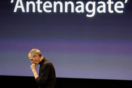 Sự cố ăng-ten trên iPhone 4 đã trở thành scandal lớn nhất mọi thời đại của Apple như thế nào