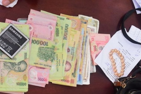 Trộm tiền của vợ còn dựng hiện trường giả, báo công an