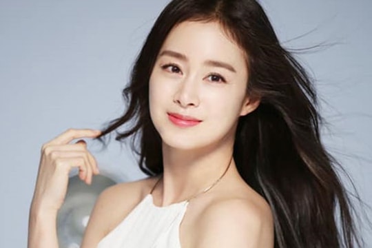 Kim Tae Hee trẻ đẹp như gái đôi mươi dù đã có 2 con