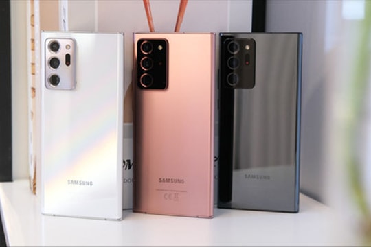 Trên tay Galaxy Note20/Note20 Ultra vừa ra mắt: Một cứng cáp, một mềm mại, màu đẹp xuất sắc, hợp cả nữ lẫn nam