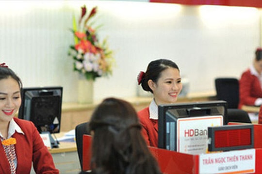 Lãi suất tiền gửi tiết kiệm tại quầy ở các ngân hàng hiện nay ra sao?