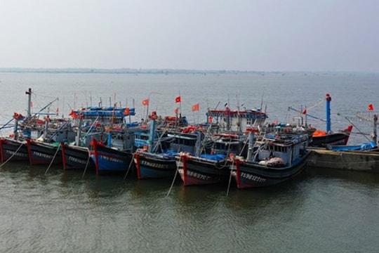 Bắc Bộ mưa dông, tàu thuyền đề phòng nguy cơ gặp lốc xoáy