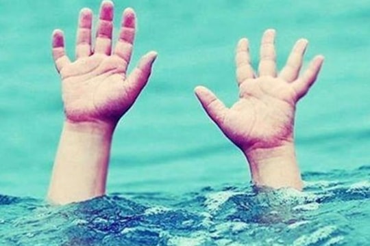 Quảng Ngãi: 3 học sinh bị đuối nước thương tâm khi chơi ở cồn cát