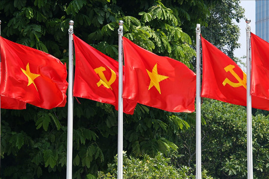 Hà Nội: Cờ Tổ quốc đỏ rực khắp phố phường mừng ngày Quốc Khánh